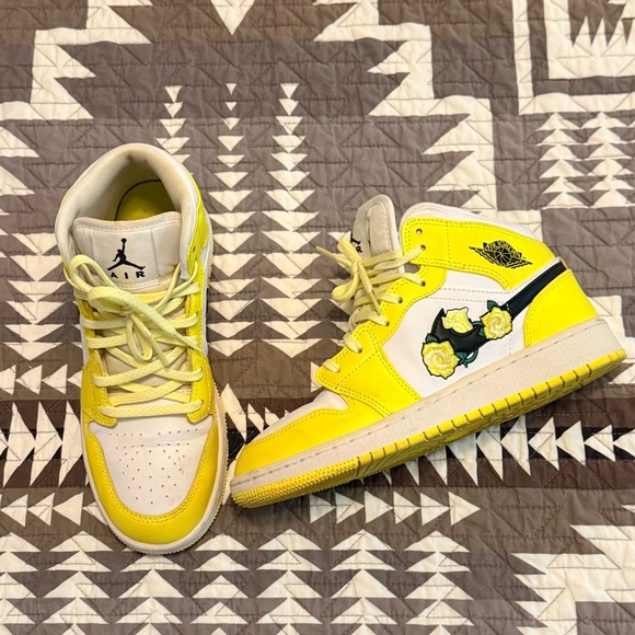 Nike Other - Nike Yellow Rose SZ 4
